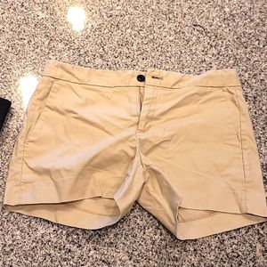 Banana Republic khaki shorts size 4